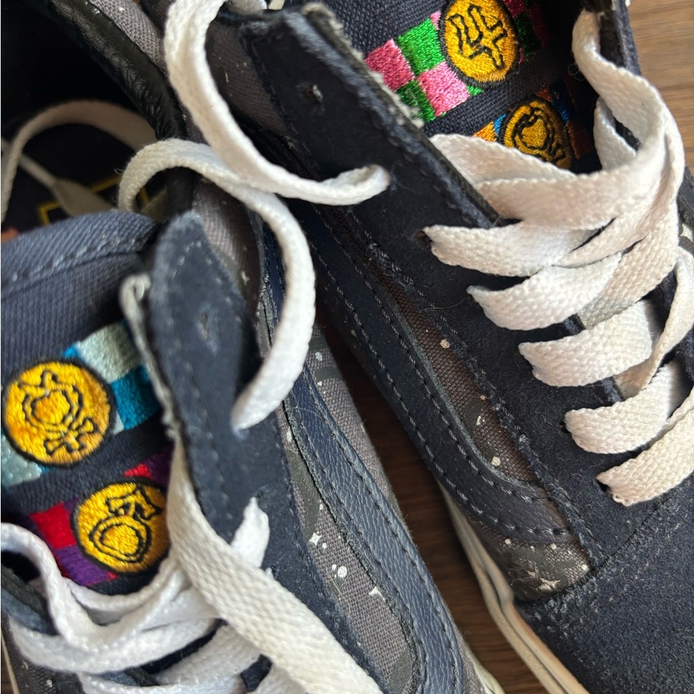 Vans - Picture 3 of 5